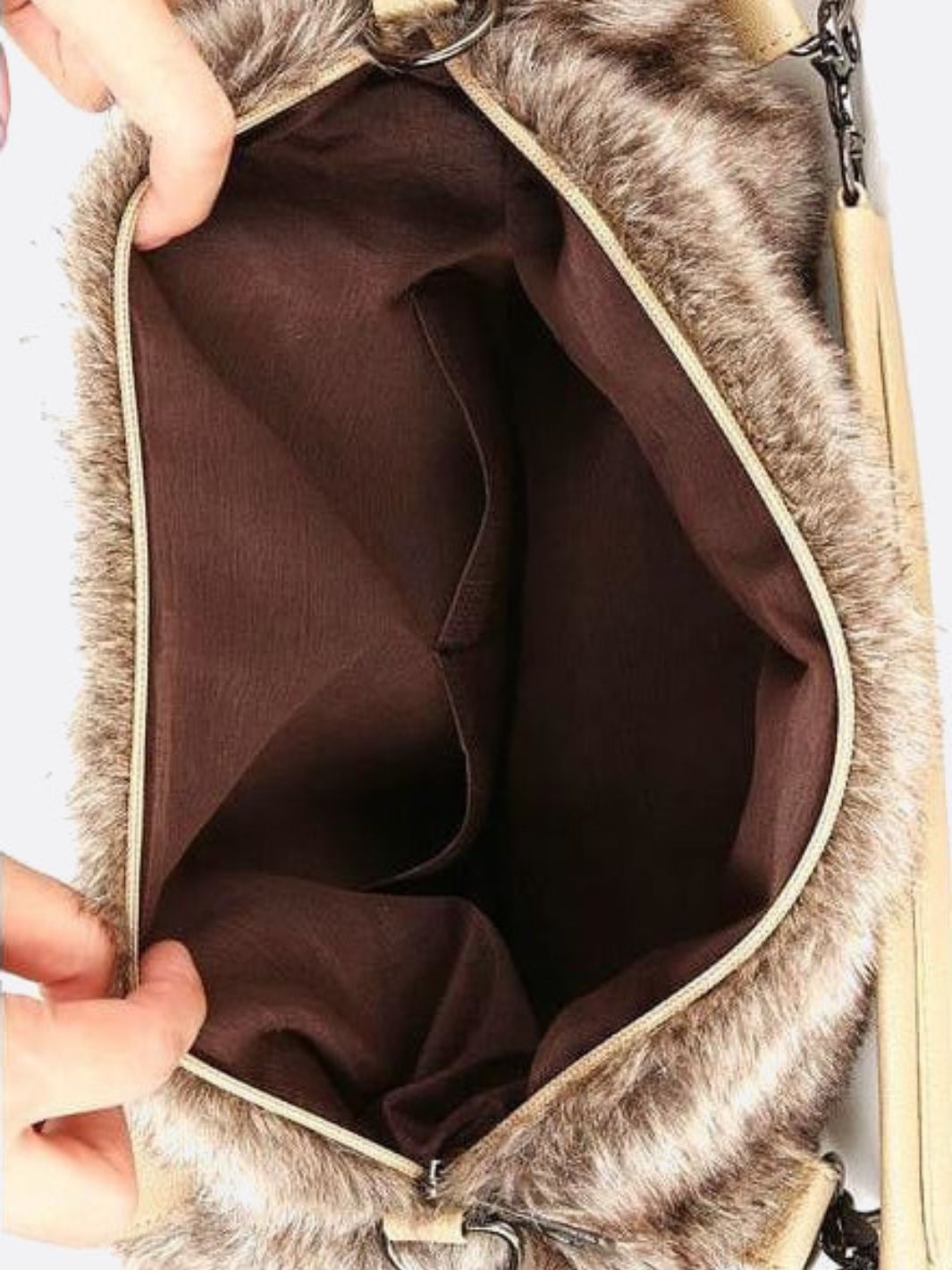 Bolso pelo sintético beige